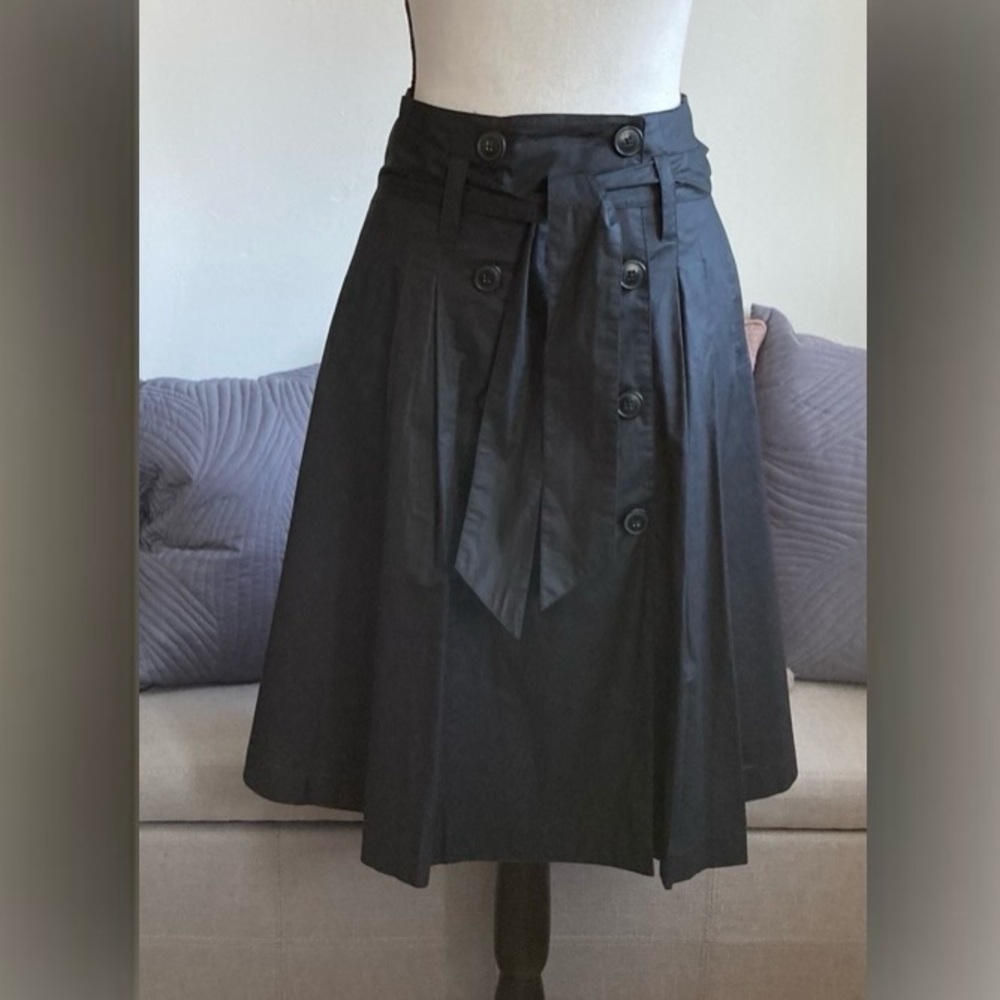 EUC H&M High Waisted dirndl skirt. Double Breasted w/self belt, Black.
Size 4 - Picture 7 of 16